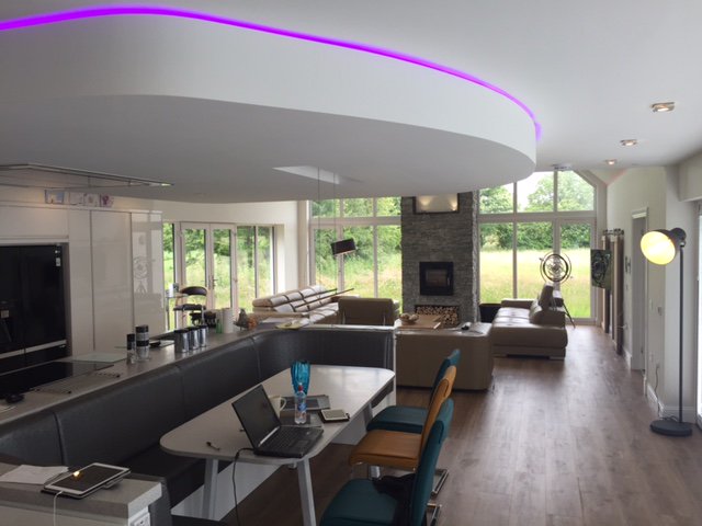 InspiroSmart's tweet image. Hidden @Loxone LED strips can be a fantastic finishing touch to a kitchen. #liveinstall  #led #lights #kitcheninspiration #partytime