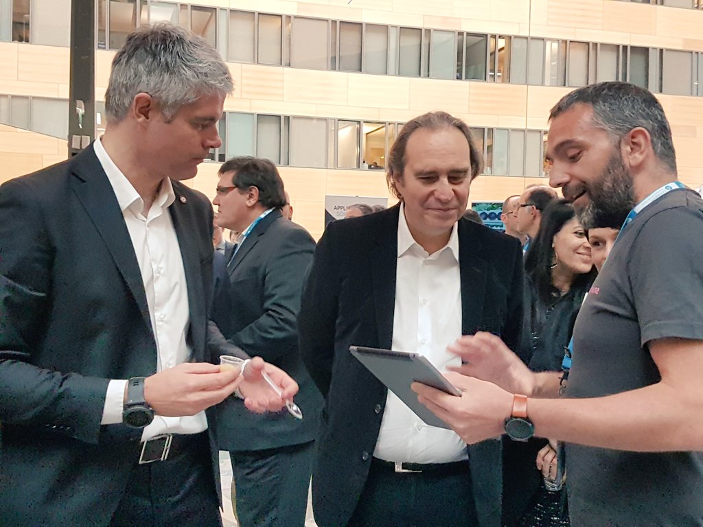 Merci <a href="/laurentwauquiez/">Laurent Wauquiez</a> et <a href="/Xavier75/">Xavier Niel</a> d'être passés découvrir Happeez #digitalsummit #babytech #FrenchTech  <a href="/auvergnerhalpes/">Auvergne-Rhône-Alpes</a>