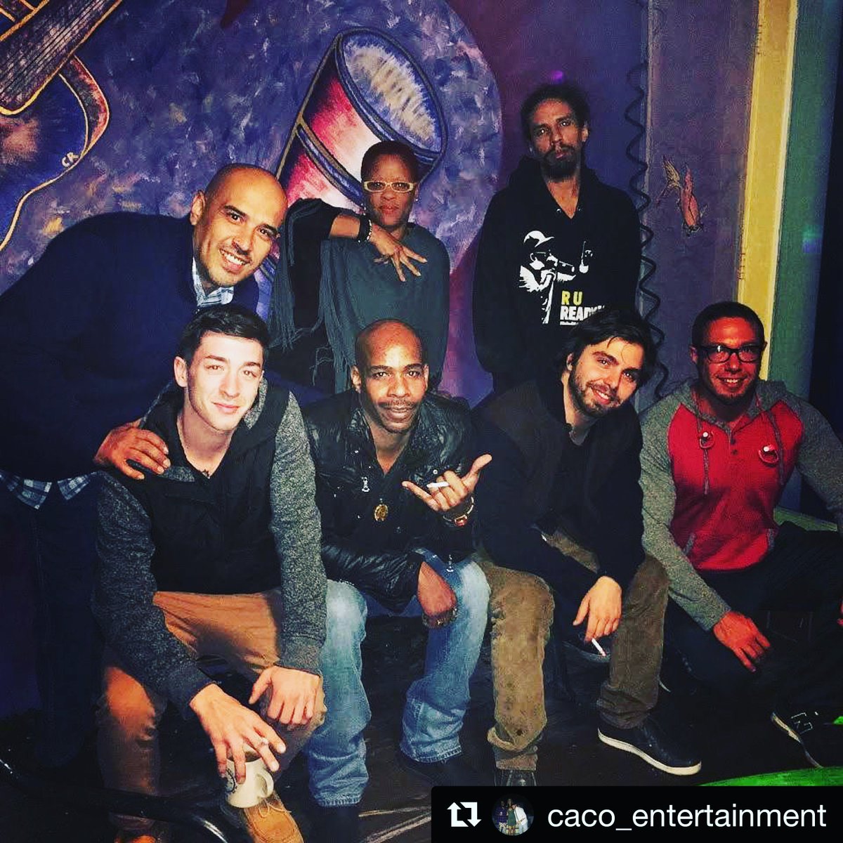 DENY_MM's tweet photo. El fundador de #BarrioEmpire @DmingoMusica con parte de su equipo de trabajo en el estudio. #Musica #Documental https://t.co/H3ld3nfmfc