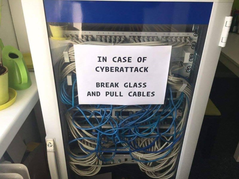 C0dix's tweet photo. Tenemos mejores soluciones q las de la foto 😁. Si te preocupa la seguridad de tu red, podemos ayudarte. #Seguridad #Hacking @sonicwall https://t.co/LZmtdlHh8t