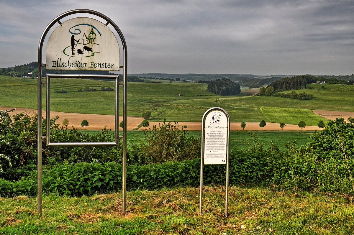 RundUPulvermaar's tweet photo. Vom Pulvermaar zum Ellscheider Fenster auf dem Sauberg
https://t.co/onnaeKZdQv
#FerienregionPulvermaar #Wandern #Ellscheid #Pulvermaar https://t.co/GjJDjvJHVg