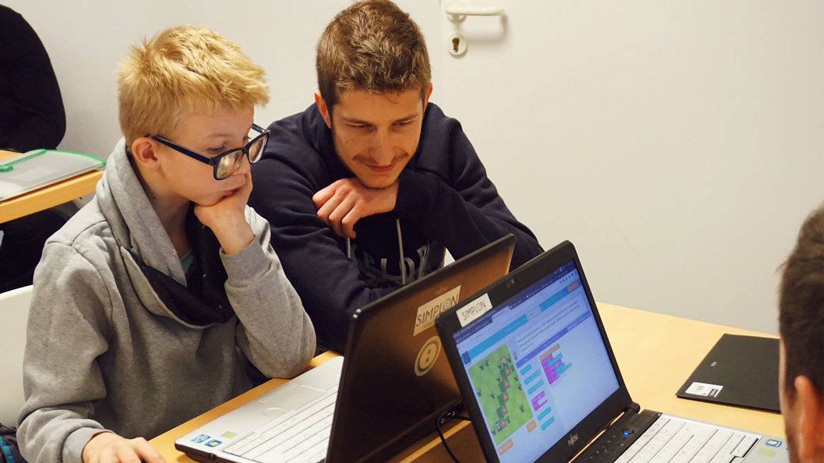 SimplonBSM's tweet photo. Mercredi dernier, nous avons accueilli des jeunes de l'association Ferme Beaurepaire. N'hésitez pas à revenir ! :) https://t.co/G13wpZ7y7r