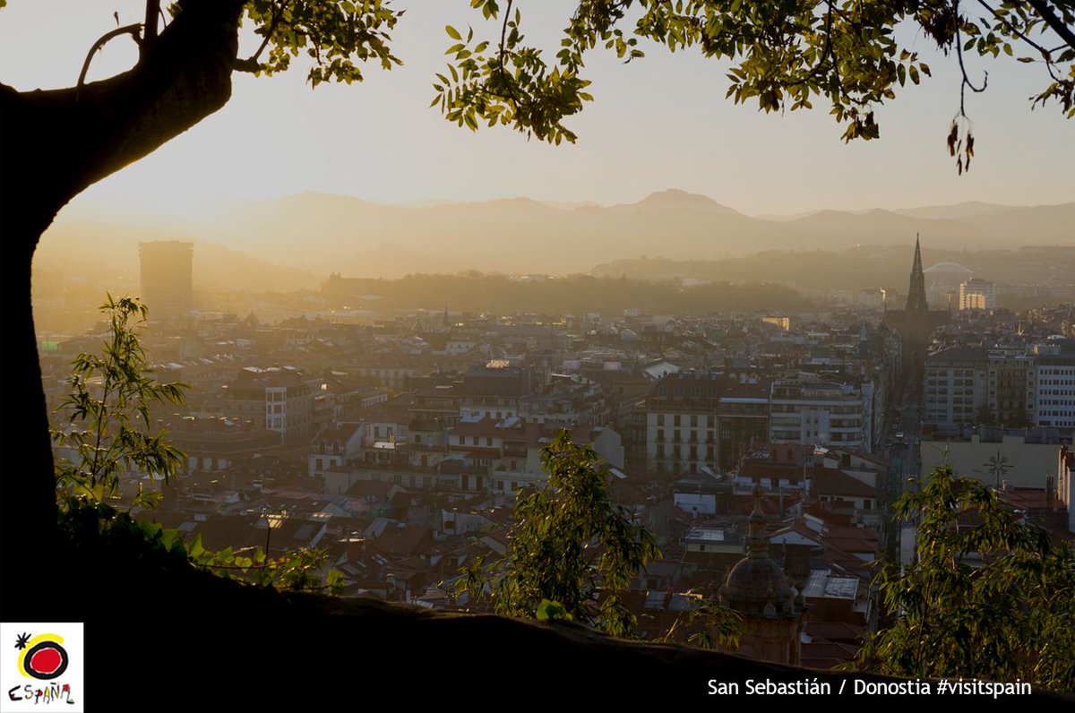 San Sebastián at dawn: a whole new day to enjoy this wonderful city. #Donostia #VisitSpain #sunrise