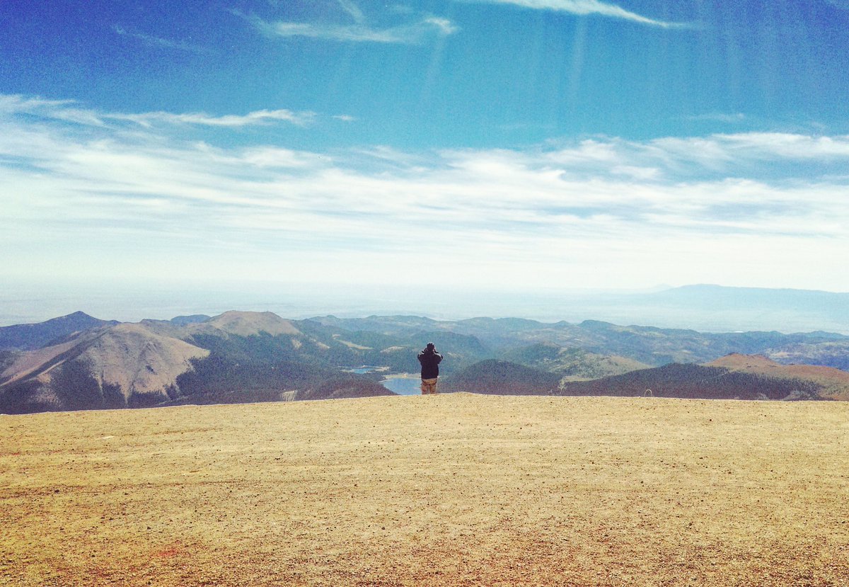 hesaidorshesaid's tweet photo. She's keeping the distance while he's standing right on the edge π
https://t.co/HwCsYP3CzQ
#afraidofheights #funnystory #twoperspectives https://t.co/hafSBXOtTO