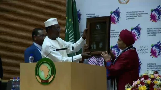 africanhuriplan's tweet photo. #28thAUsummit @DlaminiZuma thanked #EllenJohnsonSirleaf and @ecowas_cedeao for defending democratic transition in #Gambia & #AUSharedValues https://t.co/ZcdfwIcKce