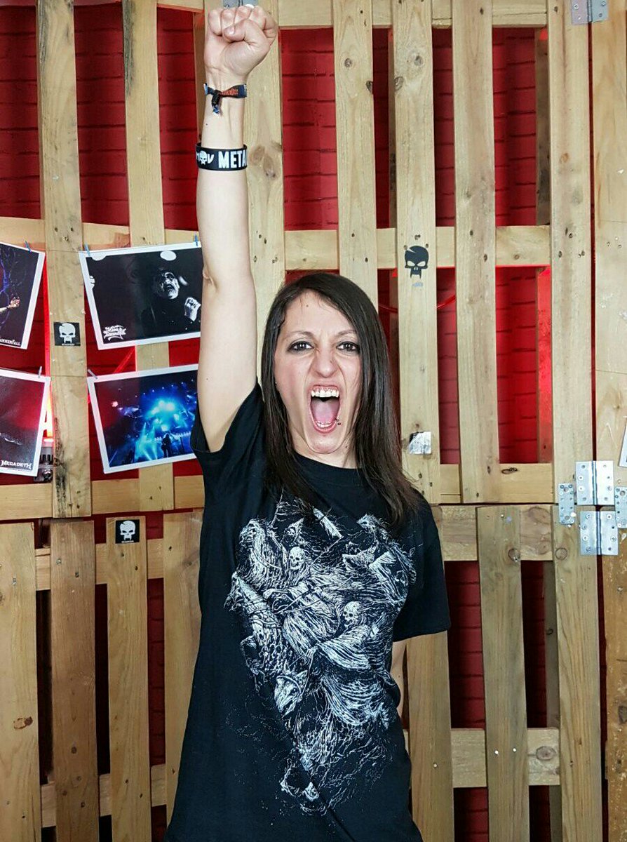 ¡No queremos acabar enero sin DESCUBRIRTE nuevas bandas!
En un rato podrás hallarlas, si logras aguantar la energía que derrocha <a href="/LadyVanek/">LadyVanek</a>