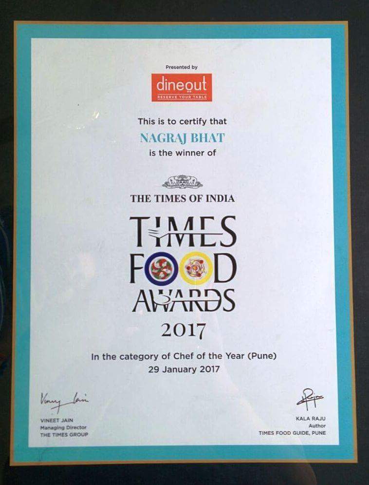 raskonda_16's tweet photo. Our very own immensely talented Chef Nagraj Bhat has won the Times Food Awards 2017 in the category of Chef of The Year(Pune).
#syrakko https://t.co/K0zNxNMFof