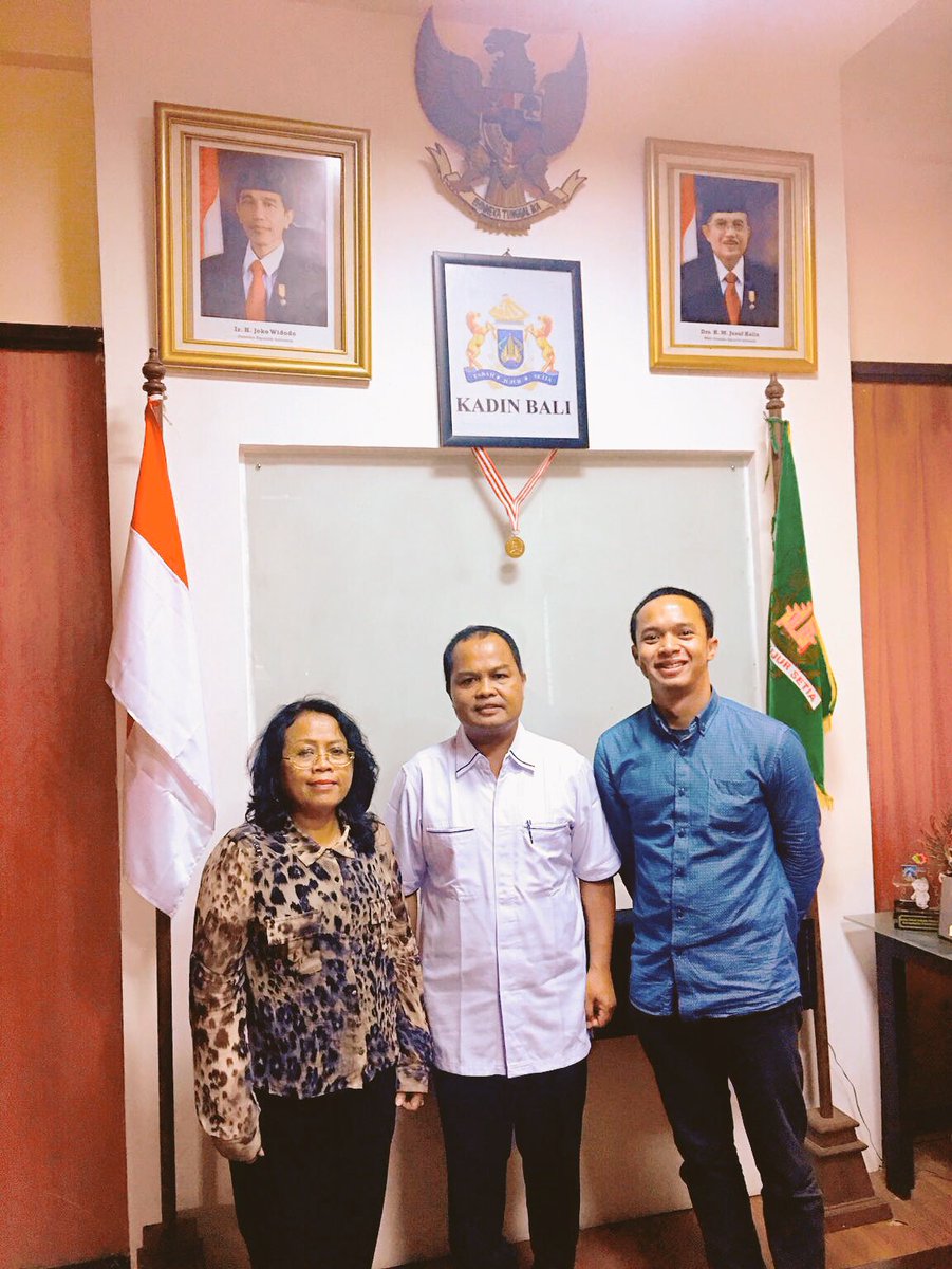 INAinDarwin's tweet photo. Bu Woro &amp; Jef meet Bali Chamber of Commerce Bapak Wiraputra for @ChamberNT_CEO @PeterStylesMLA @KenVowles @Balitoday https://t.co/xQivqwz8BH