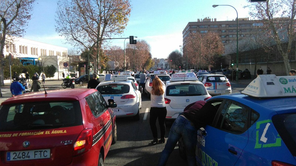 aeitinere's tweet photo. Exigimos exámenes y un calendario fijo trimestral. Si no, no hay forma de que las #AutoescuelasSevilla puedan organizarse. #MasExamenesDGT https://t.co/UuKgNp28Qw