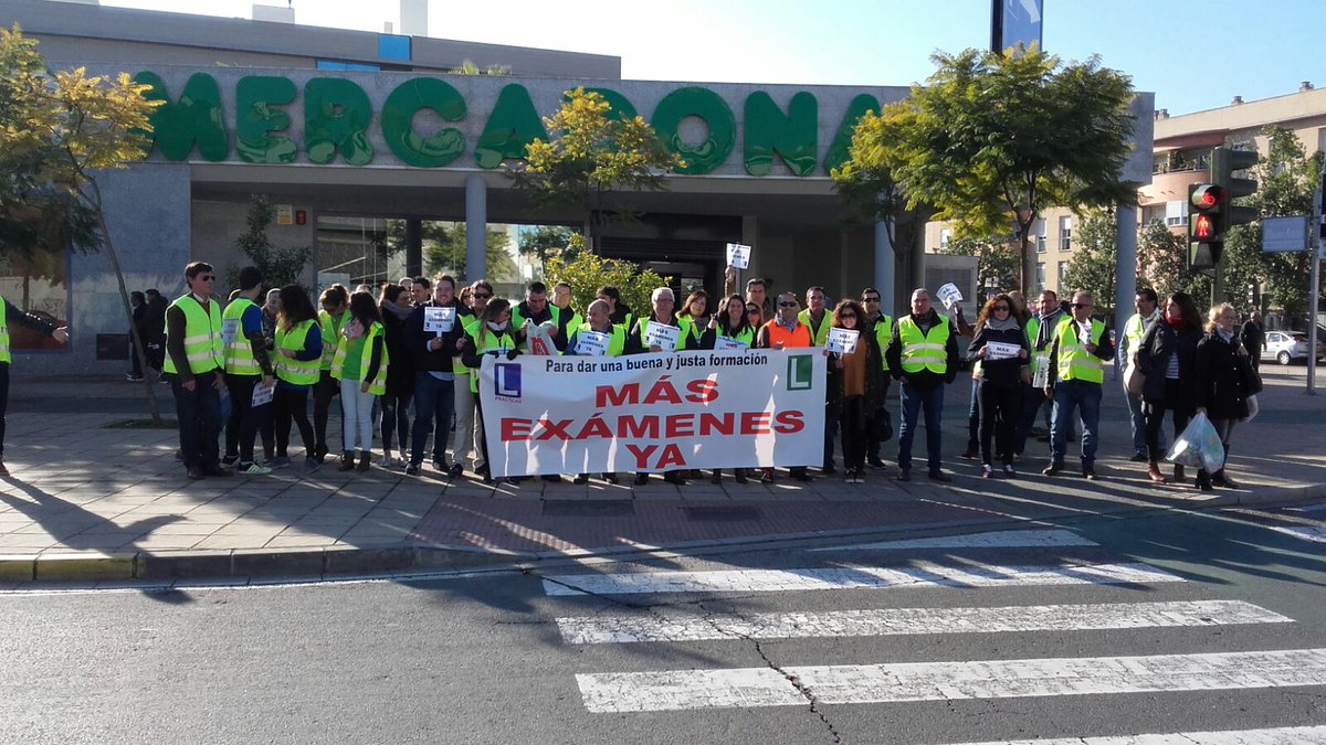 aeitinere's tweet photo. Exigimos exámenes y un calendario fijo trimestral. Si no, no hay forma de que las #AutoescuelasSevilla puedan organizarse. #MasExamenesDGT https://t.co/UuKgNp28Qw