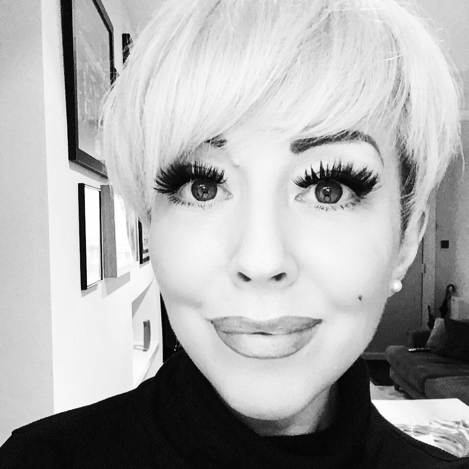 FabMagUk's tweet photo. Me Lately! #holla #overforty #overfortyblogger #mod #sixtiesinspired #imnotoldimretro #overfortyandfly #grandmawithswag https://t.co/TCSV1UXQ1g