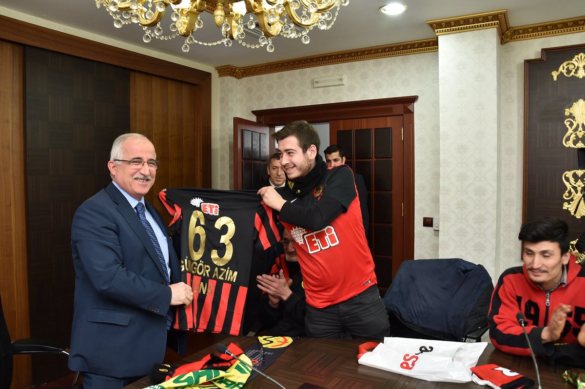 gungorazimtuna's tweet photo. @Sanliurfaspor maçı öncesi ziyaretimize gelen @Eskisehirspor taraftarına teşekkür ederim. Her iki takımımıza da başarılar diliyorum https://t.co/711ErM2Afr