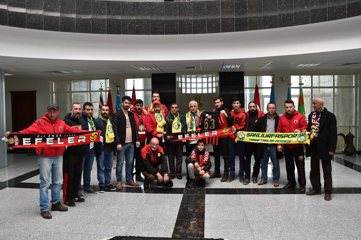 gungorazimtuna's tweet photo. @Sanliurfaspor maçı öncesi ziyaretimize gelen @Eskisehirspor taraftarına teşekkür ederim. Her iki takımımıza da başarılar diliyorum https://t.co/711ErM2Afr