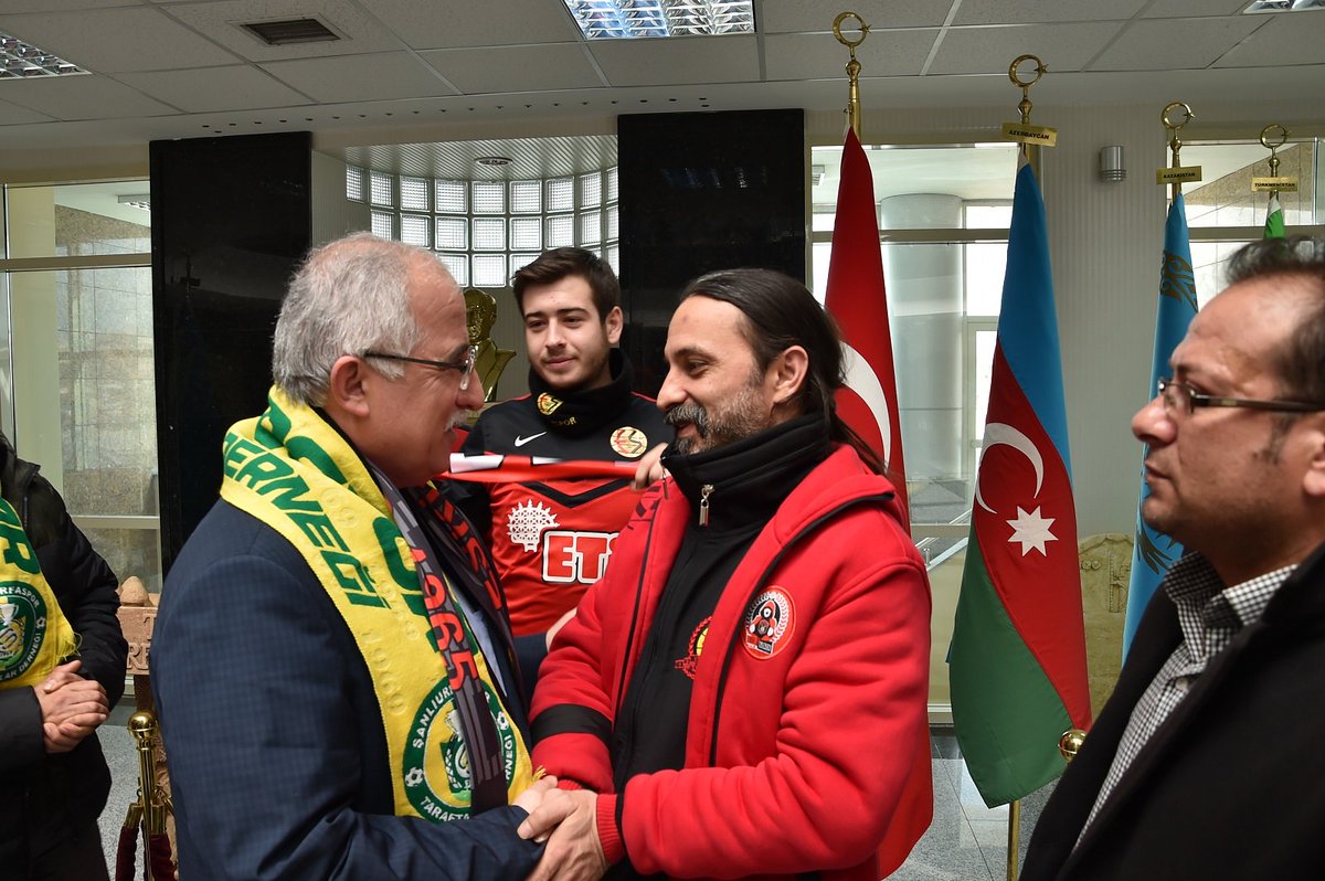 gungorazimtuna's tweet photo. @Sanliurfaspor maçı öncesi ziyaretimize gelen @Eskisehirspor taraftarına teşekkür ederim. Her iki takımımıza da başarılar diliyorum https://t.co/711ErM2Afr