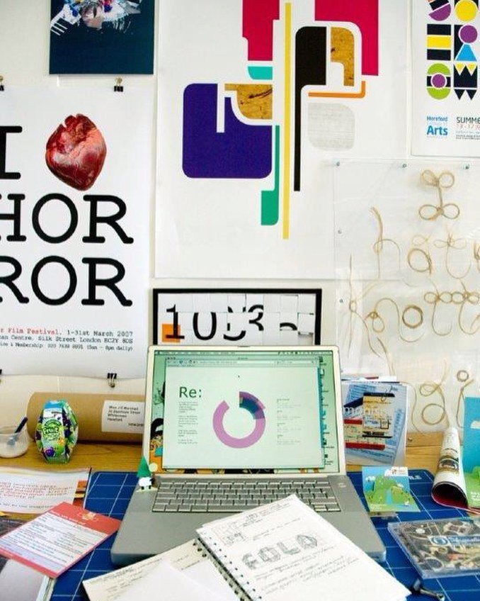 HCAgraphics's tweet photo. A creatives desk! #graphicdesign #college #studio #visualcommunication #graphicdesigner #graphic #graphicart #heref… https://t.co/yqWeqp6K1L