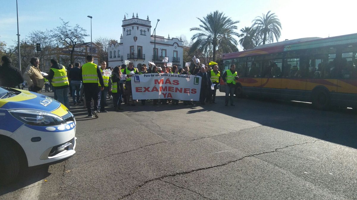 aeitinere's tweet photo. ¡Más exámenes! #AutoescuelasSevilla #MasExamenesDGT https://t.co/fBWoGY95LI