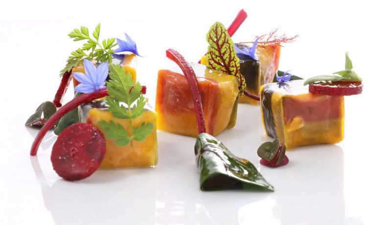 'Cubix' è il piatto 2017 di Mammoliti. Lo chef de <a href="/LaMadernassa/">Rist. La Madernassa</a> sarà relatore a #IGmi17 domenica 5 marzo, Sala Blu 2 identitagolose.it/sito/it/167/16…