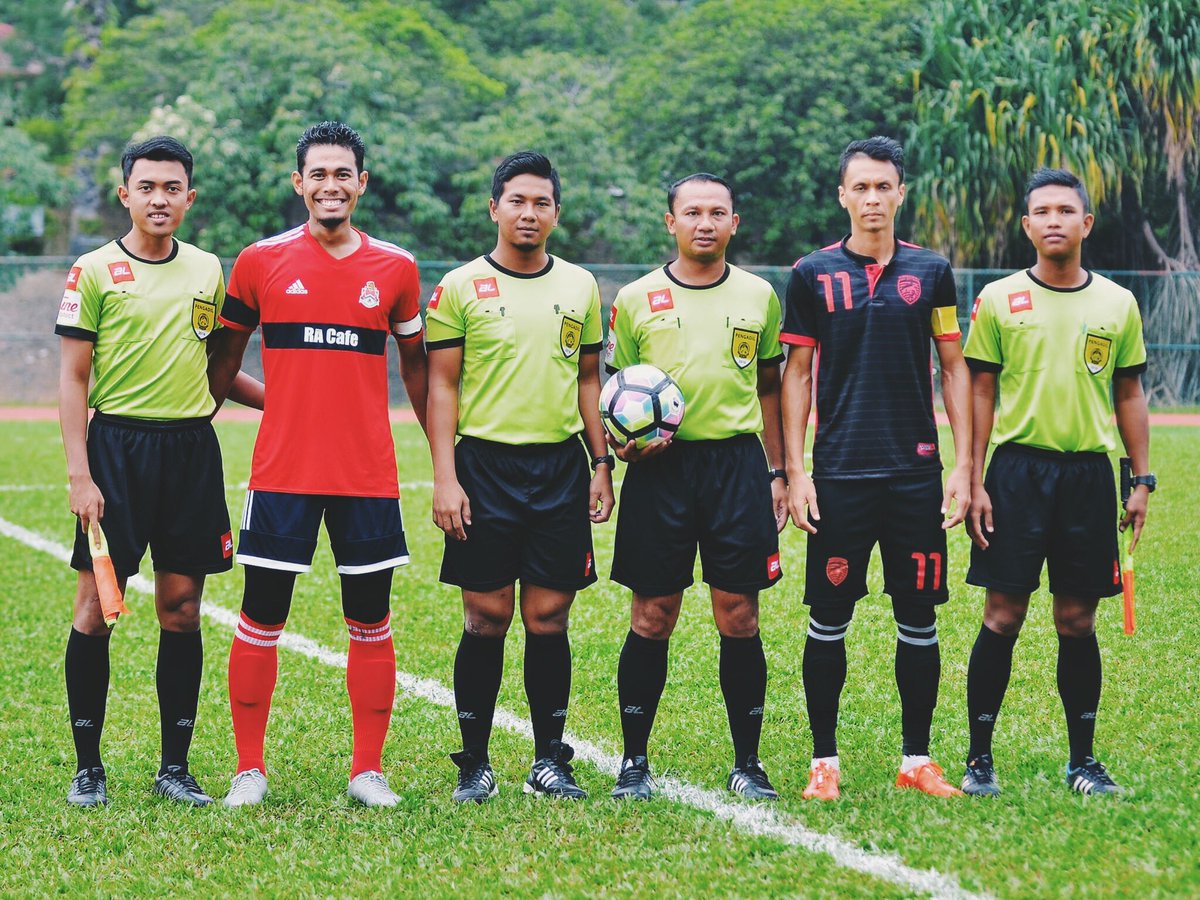 TCityFC's tweet photo. 📸 | Aksi-aksi perlawanan persahabatan pra-musim di antara #TCFC menentang @ksdbkl di Stadium Arena @unimalaya petang tadi. #DBKLTCFC https://t.co/P9NNbGIvLA