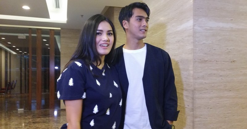 okezonenews's tweet photo. Ricky Harun Tak Pernah Ajak Istri Piknik, Masa Sih? https://t.co/CYWosKS02P https://t.co/EZtBNWdydt