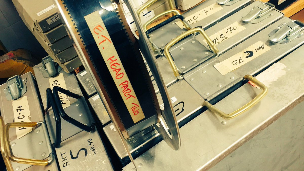 E.T på 70mm på väg upp till maskinrummet. Vi visar den på söndag, som Unga Cinematekets säsongsstart!