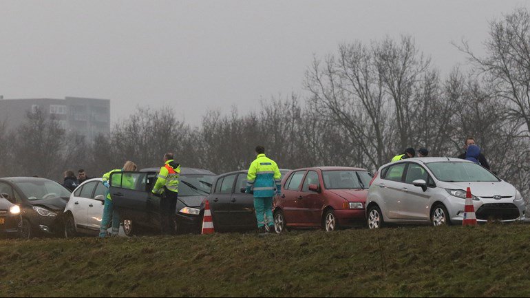 rtvnoord's tweet photo. TRENDING: Kettingbotsing op de A7 (update) https://t.co/etgXy2JA3T https://t.co/kwd3PB3oes