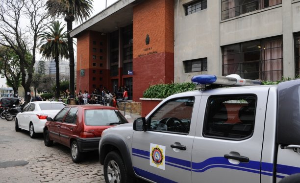 PabloFredes_PDF's tweet image. #Inseguridad La alarma está de adorno, no capta a ladrones; ya robaron 13 veces el Liceo Dámaso. #FA12 #Bonomi7 m.elpais.com.uy/informacion/al…