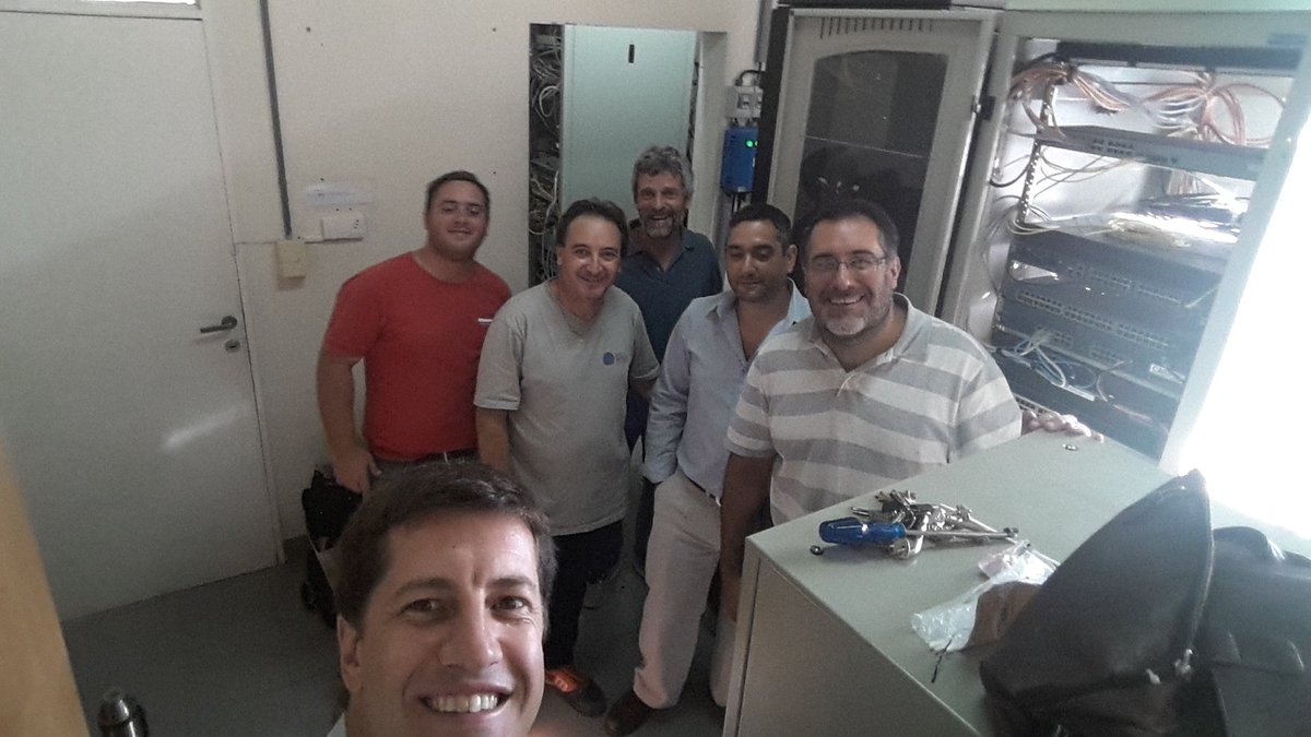 maxisteffan's tweet photo. Universidad, Empresa y Gobierno juntos por mejorar internet de Junin. Hoy mudamos NAP CABASE JUNIN a la UNNOBA. @CabaseAr @javiercharne https://t.co/s9qYQ1Hjcv