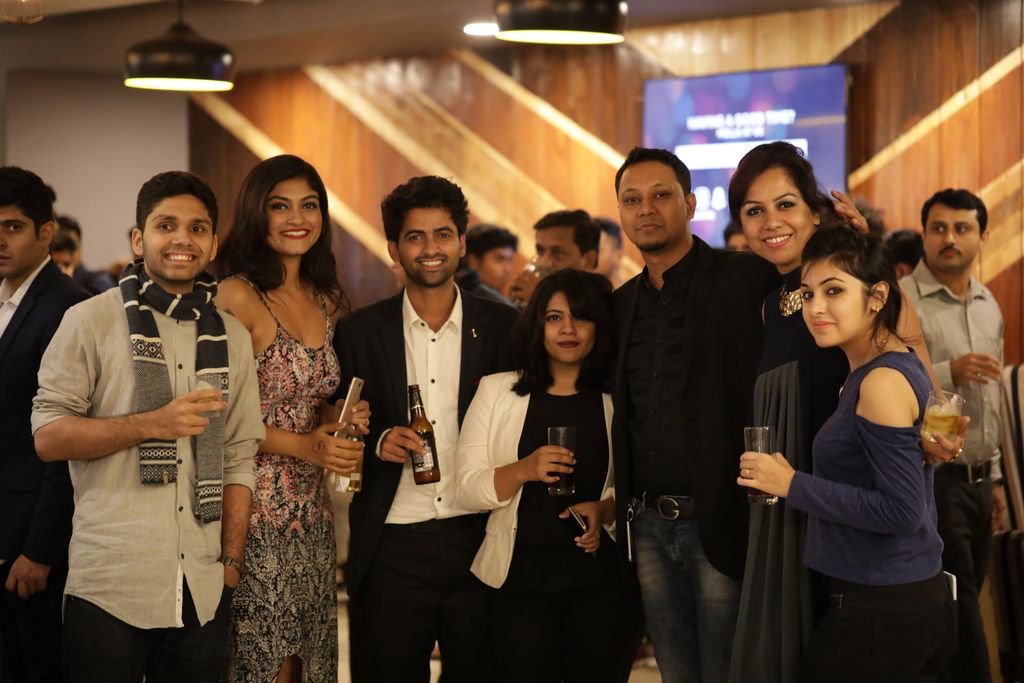 COWRKS's tweet photo. To good times, good friends and an awesome #Workspace!
#FunAtWork #CoworkingSpace #NextGenOffice https://t.co/E31bt9wlU3