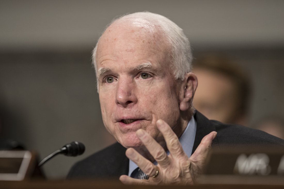 destandaard's tweet photo. McCain: โMoslims zijn belangrijkste bondgenoten in strijd tegen ISโ https://t.co/b0LXjMkvTa https://t.co/FIVeKflBea