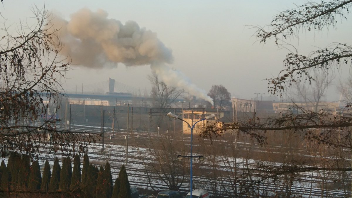 @WitoldSmialek <a href="/lovekrakow/">LoveKraków.pl</a> Piątkowe popołudnie ul. Prokocimska 6, budynek PKP <a href="/rzecznik_PKP_SA/">rzecznik_PKP_SA</a>