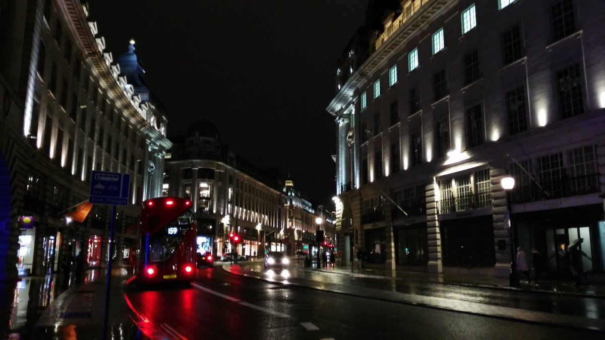 criscidrod's tweet photo. London's vibes are really good #finally #England #Westminster #PiccadillyCircus #street #lastnight #findingdaphne https://t.co/2qISOMXWfK
