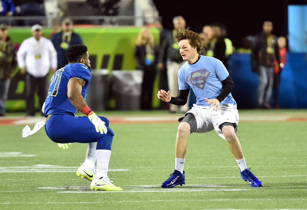 TheBlackStripe_'s tweet photo. Compare the knee angles here: https://t.co/7caD2yihra