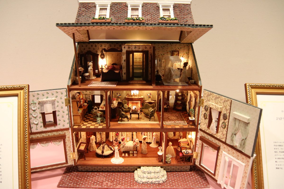 ドールハウスは、箱も楽しみなひとつ♥ 外観が素敵で窓から中を覗く形