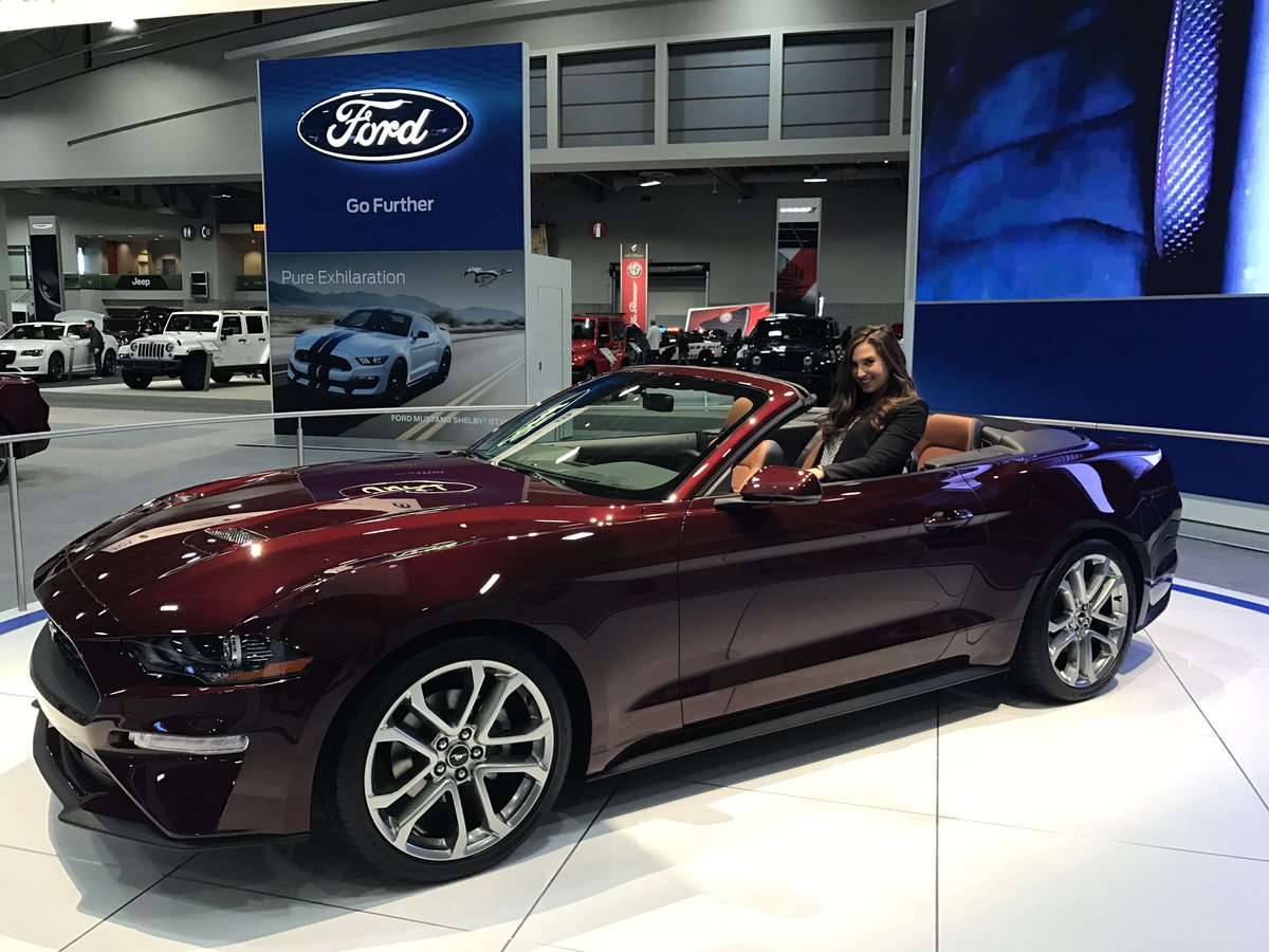 Ford_CristinaY's tweet photo. Who else wants to go for a joyride in the new 2018 #mustang convertible?! #fordselfie #WAS17 #ford https://t.co/s3h5RtXd23