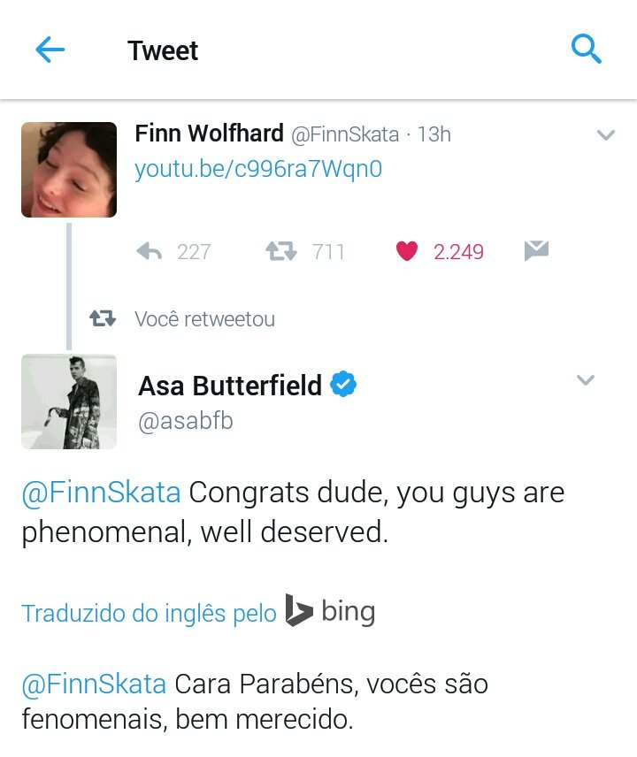 ButterfieldBra's tweet photo. Que fofo!!! Asa dando parabéns ao Finn Wolfhard por ter ganhado um prêmio ontem no SAG Awards 2017 😍😱 https://t.co/WBoUadcnwH