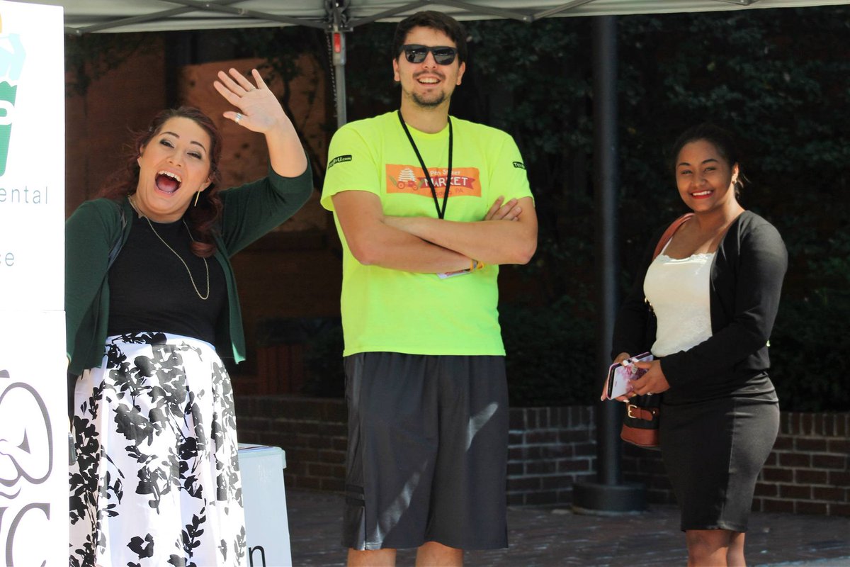 ReDesignReading's tweet image. Our @AmeriCorpsVISTA members Scarly &amp;amp; Tasha meet up @PennStMarket w/ @AlverniaUniv member Alex in their 1st week. Seems like just yesterday!