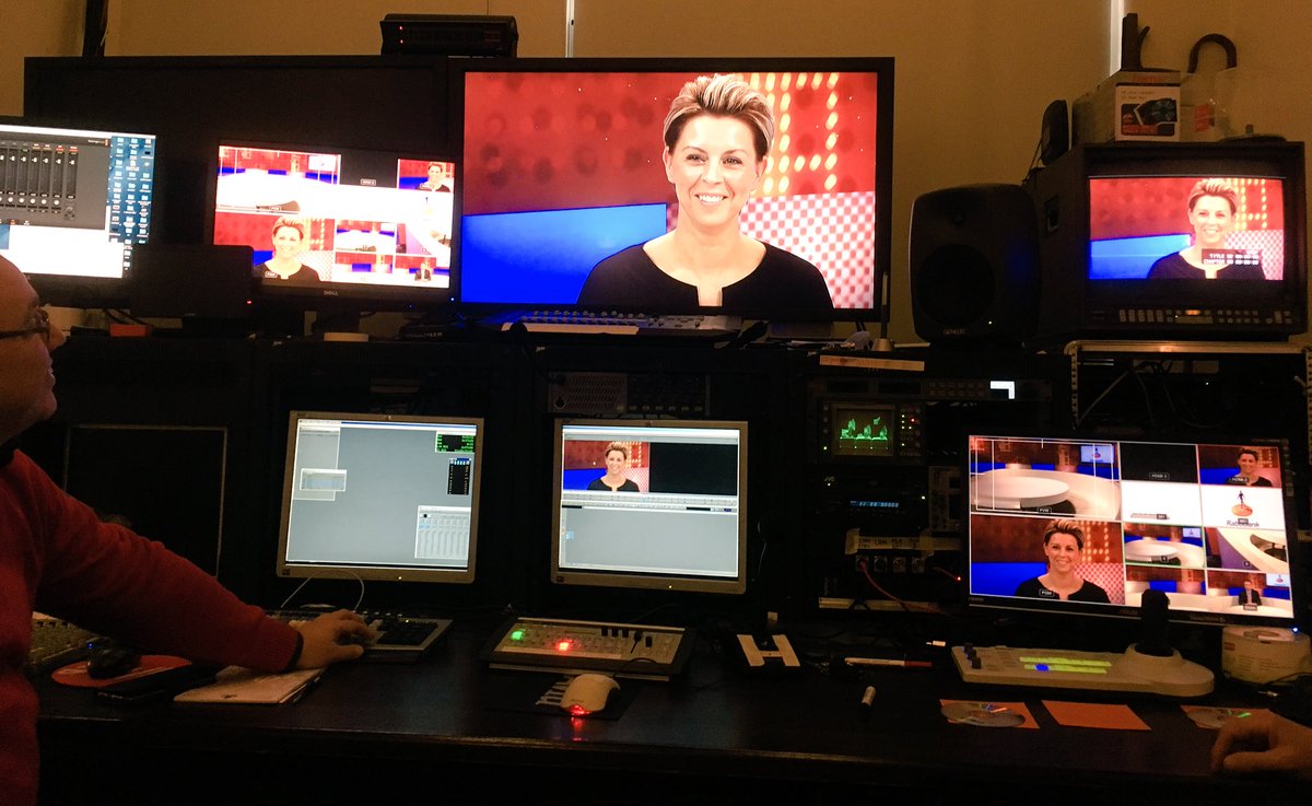HeidiLeeuwangh's tweet photo. Lights, camera, action! Vandaag in het teken van 'omgaan met de pers'. #mediatraining #interviewtechnieken #mediapark #hilversum https://t.co/dhWFFA2fvi