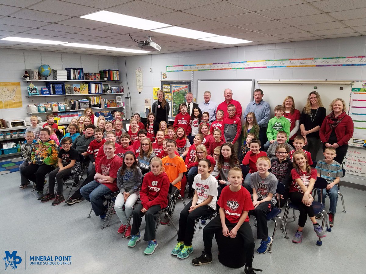 Rockshot_Joelle's tweet photo. Thanks for stopping by 4th grade #PointerNation @SenMarklein &amp; @reptoddnovak!  @LiviaRae4 @LukeFrancois @rosslynn24 https://t.co/fBGihVxO9x