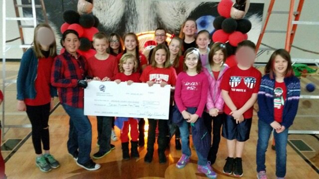 SouthRidgeElem's tweet photo. Proud of our South Ridge students! #soewolves #CountyForCory #MakeAWish #Disneylandbound https://t.co/KBOQn3JZMc