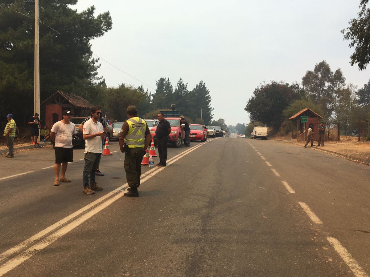 Carabdechile's tweet photo. 🔴 | #Maule: Precaución por corte de tránsito en el km 23 de la Ruta L30M (San Javier-Constitución) por propagación de incendio. https://t.co/H8IgMxHRqG