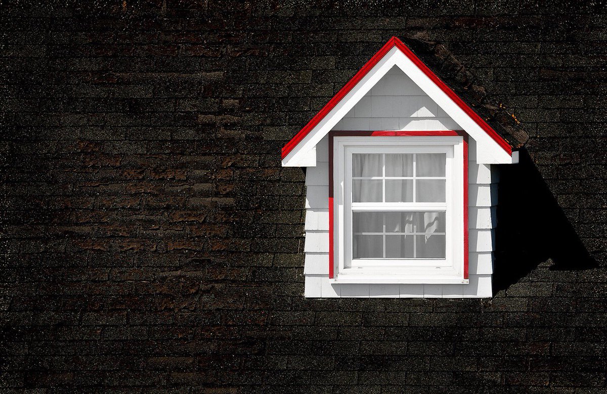 Home_Rents's tweet photo. Happy Monday! Here's a little shot we captured that echoes our brands image quite nicely! #house #window #housewindow https://t.co/cbPVfgN9MO