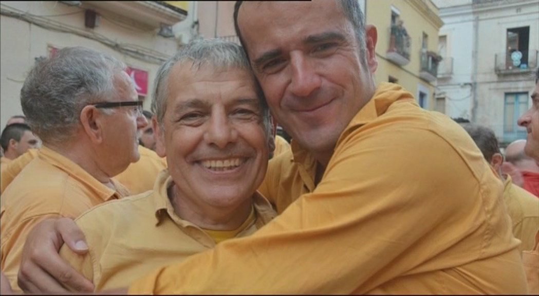 blaunoticies's tweet photo. [VÍDEO] https://t.co/4ef0o60yfu El bordegàs Pere Gassó recull el Premi Trajectòria de la #NitdeCastells17 @bordegassos https://t.co/8epbLtrTDR