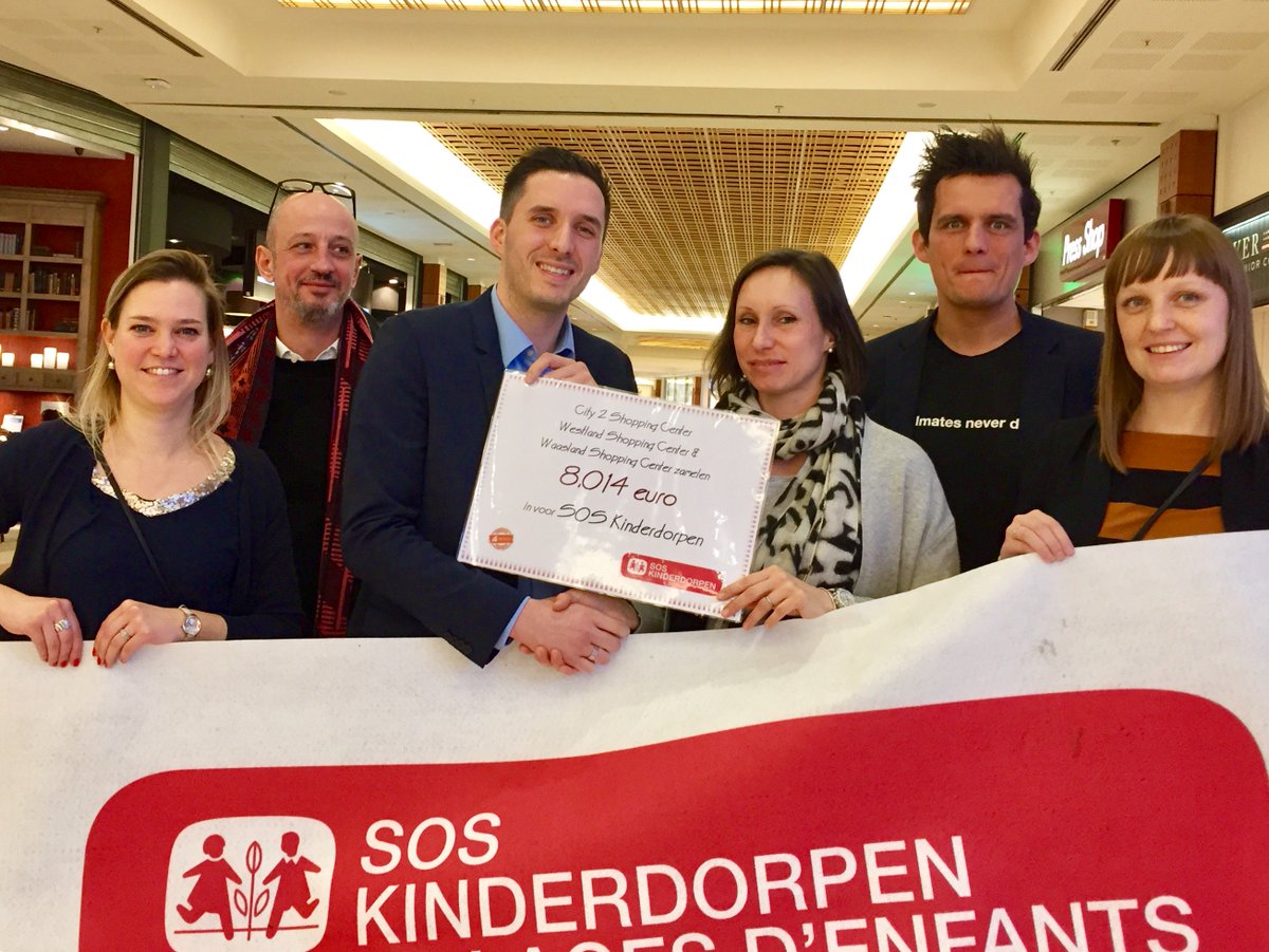 8.014€ voor @SOSkinderdorpen dankzij Waasland Shoppingcenter, <a href="/City2brussels/">City2 Shopping Mall</a> en <a href="/WestlandShoppin/">Westland Shopping</a>.  Kim Gevaert nam het bedrag in ontvangst.