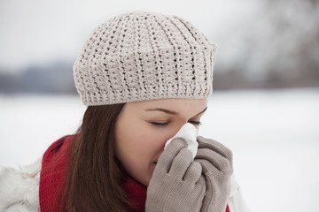 TheGetBetterBox's tweet photo. Can't seem to stifle those sniffles? Order a #RunnyNoseBox and take some time off to recover! https://t.co/6lwepdErlK