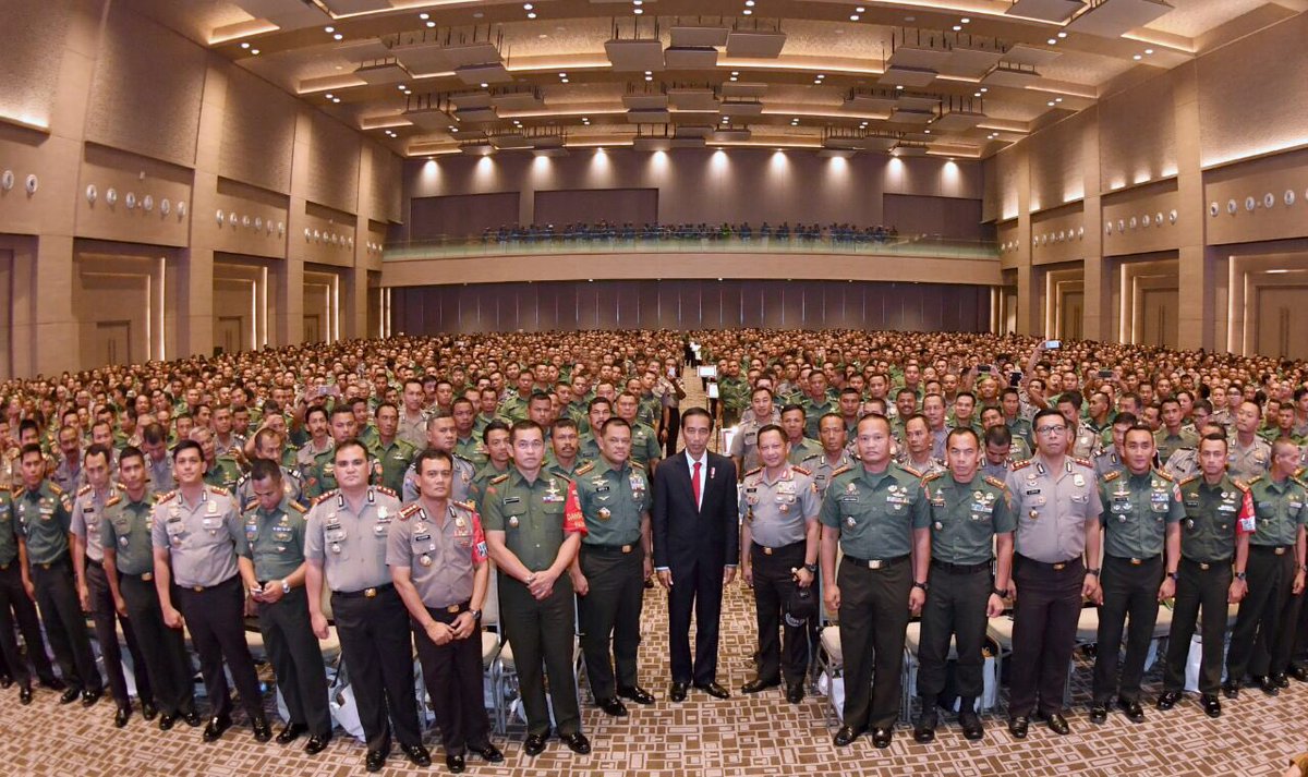 Silaturahmi dengan Babinsa dan Bhabinkatibmas se-Solo Raya. Mereka ujung tombak informasi kejahatan, keamanan dan terorisme -Jkw