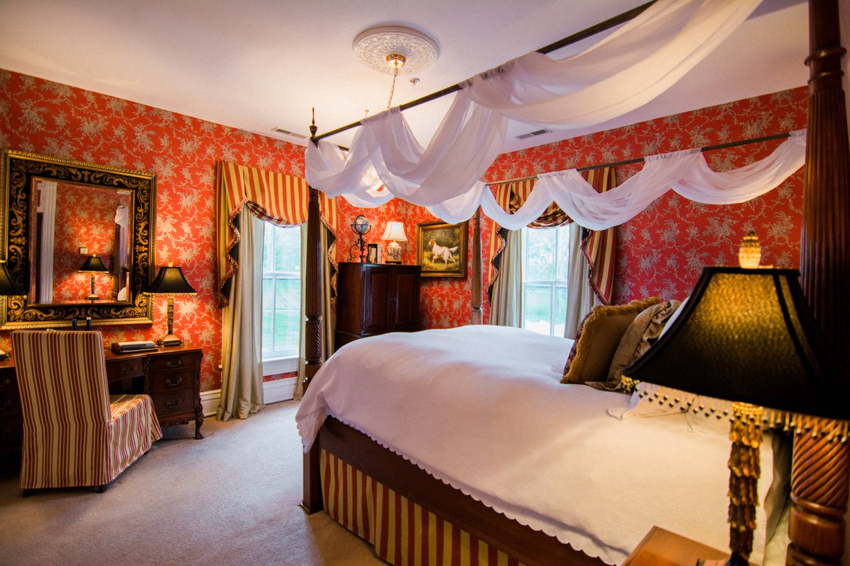 Antrim1844's tweet photo. Share a night with the one you love #yourgetaway The McClellan Room https://t.co/k2u2SbJiVc https://t.co/2fTZJDXOth