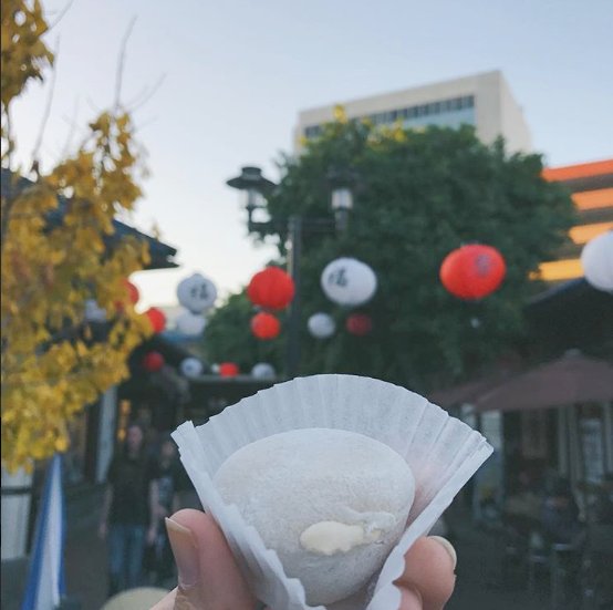 MochiIceCream's tweet photo. No better way to start the week! 📷 : @helloadriene #MakeItMochi https://t.co/RfWiVolvRU