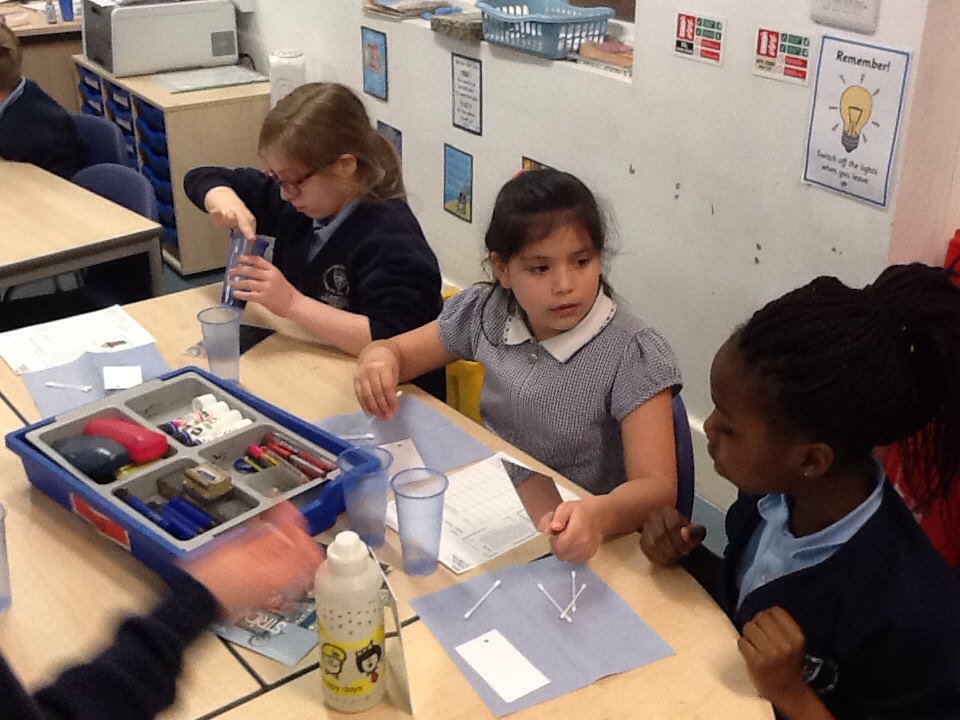 stmarysrcmidd's tweet image. 5R investigating what type of tasters they are #terrificscientific #bbcscience