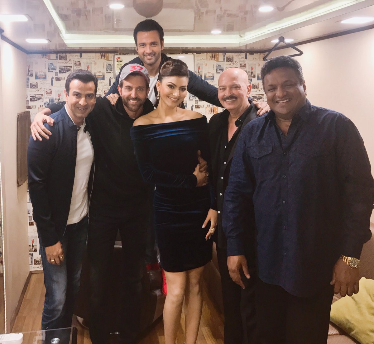 UrvashiRautela's tweet photo. Hey guys!! Do not forget to watch the @KapilSharmaK9 show next weekend #9pm @SonyTV .@hrithikroshan @RakeshRoshan_N @_SanjayGupta 💃🏻🎉🎉🎊 https://t.co/dro7MVOGYn