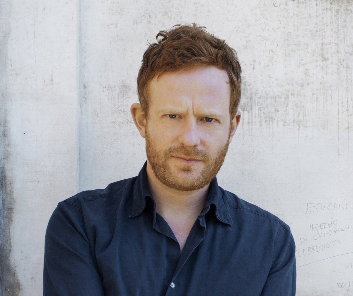 Eksklusivt innblikk en av årets kommende, og sannsynligvis mest spennende, utgivelser: verdenibergen.no/festivalprat-3… <a href="/simenekern/">Simen Ekern</a> <a href="/SpartacusForlag/">Spartacus Forlag</a>